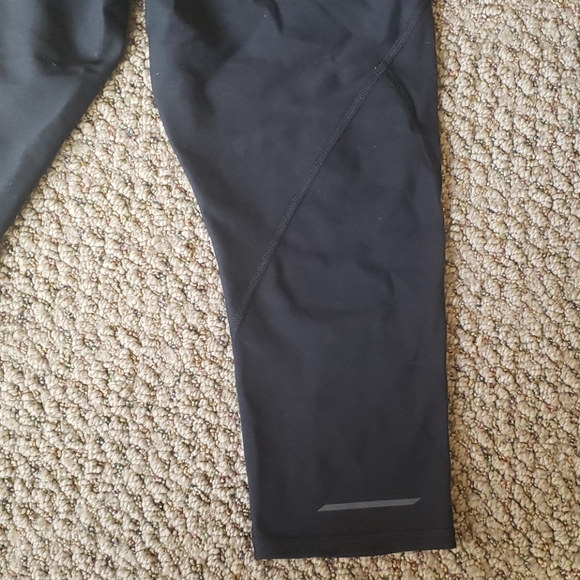Memorial Day sale! Athleta capris running or yoga pants. LP size - Picture 5 of 6